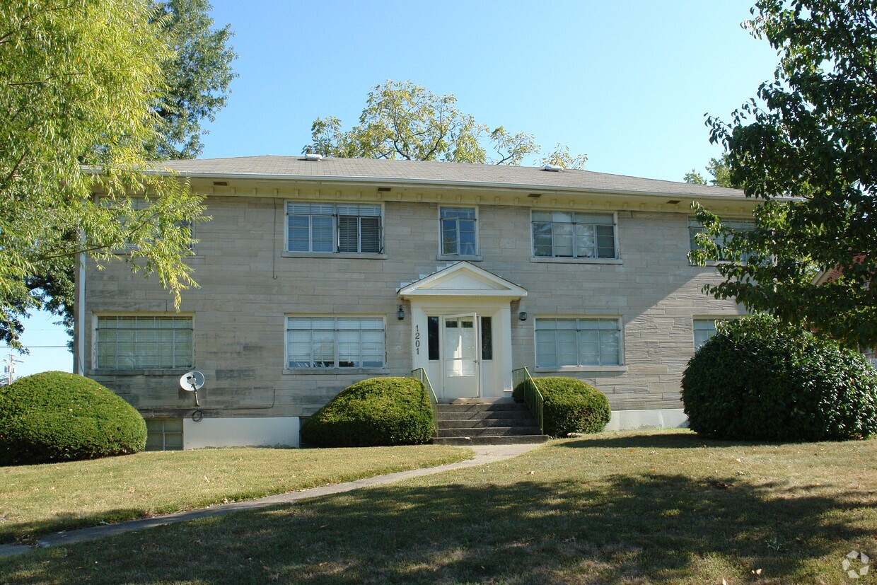 Building Photo - 1201 Cooper Dr