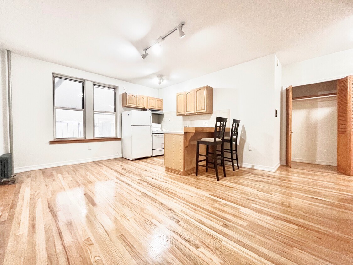 Foto principal - 707 W 171st St