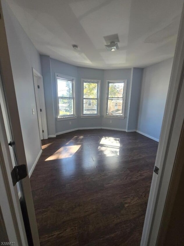 Primary Photo - 251 Ellis Ave
