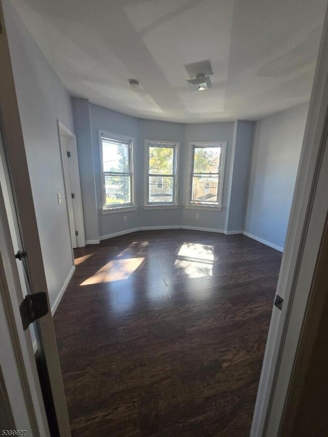 Building Photo - 251 Ellis Ave