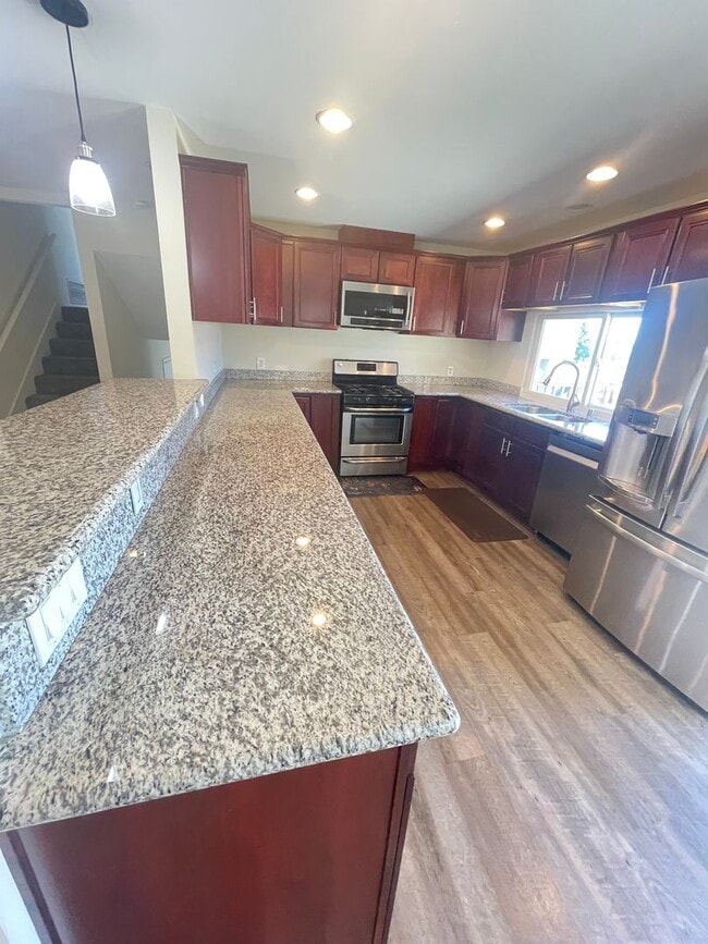 Building Photo - Live Large in this Outstanding 4 bed / 3 bath