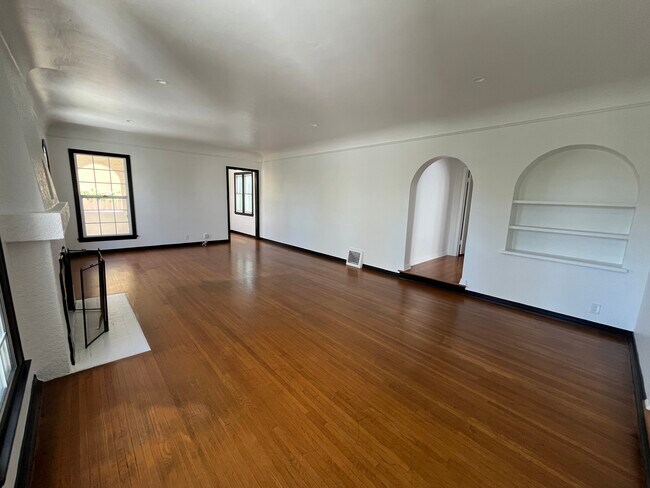 Foto del edificio - 109 N Mansfield Ave
