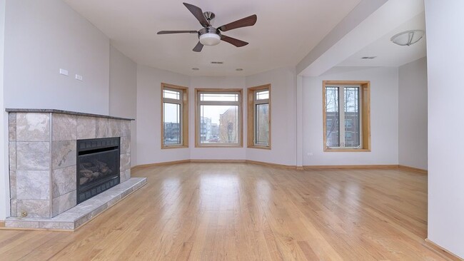 Building Photo - 4341 S Prairie Ave