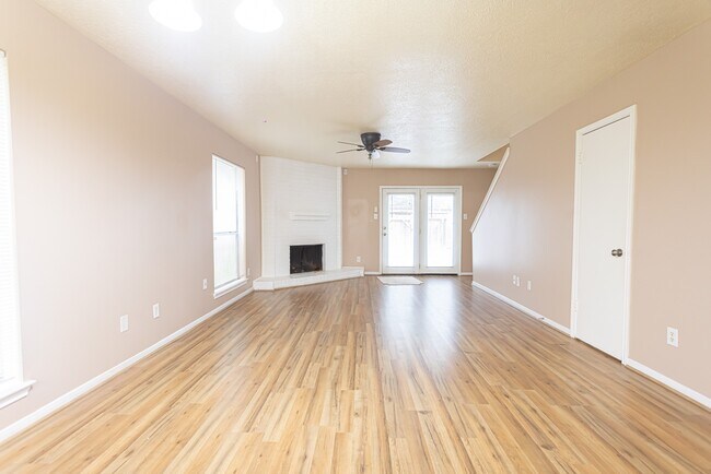 Foto del edificio - 1907 Country Village Blvd