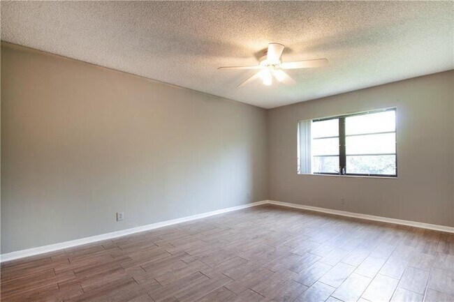 Foto del edificio - 3123 Oakland Shores Dr