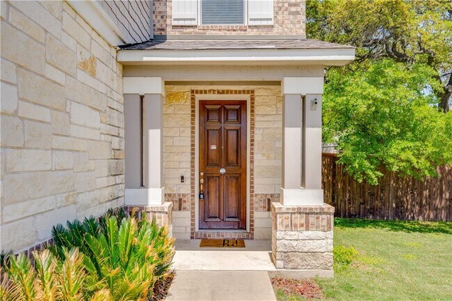 Foto del edificio - 808 Sandhill Branch Dr