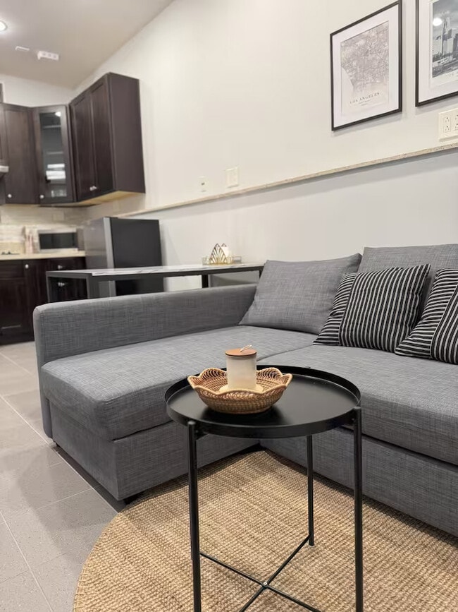 Building Photo - 2020 Del Mar Ave