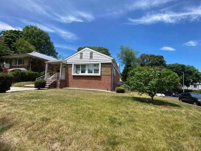 Foto del edificio - 138-61 Hoover Ave