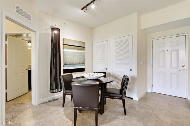 Building Photo - 2 br, 2 bath  - 11501 Lakeside Dr