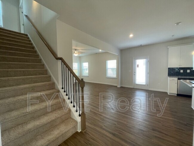 Building Photo - 300 Knights Ct