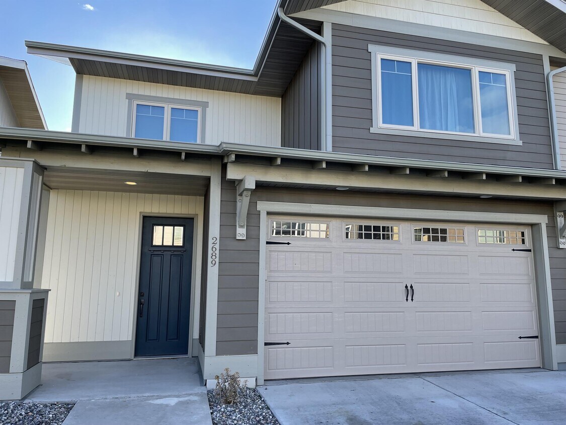 Primary Photo - 2689 Blackbird Dr
