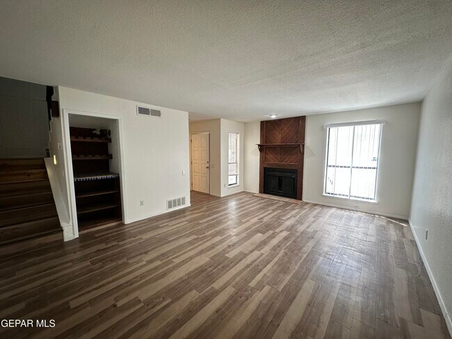 Building Photo - 336 Villa Canto St