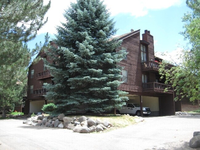 Foto del edificio - 3900 Old Lodge Rd