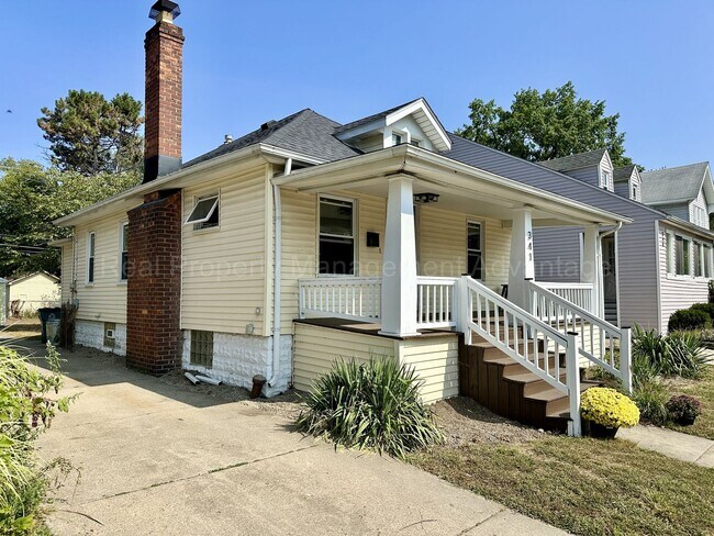 Building Photo - Fully Updated 2BR / 1.5BA – Steps from Dow...