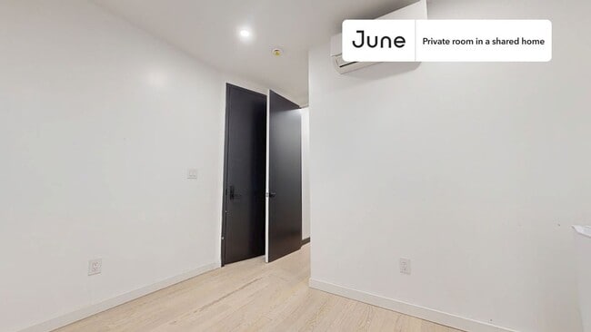 Building Photo - Room in Shared 4 bed/2 bath home