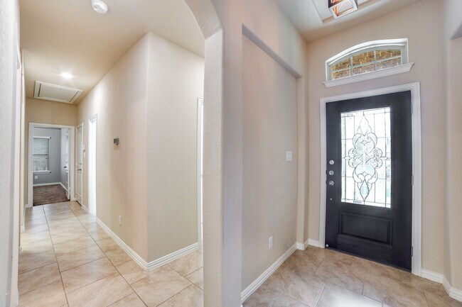 Building Photo - 4 Bed 2.5 Bath located in Kallison Ranch