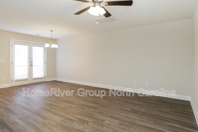 Building Photo - 310 Beaumont Cir