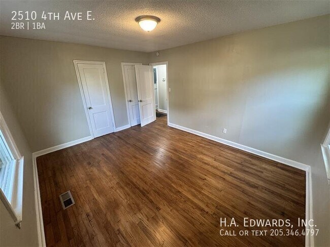 Foto del edificio - 2510 4th Ave E