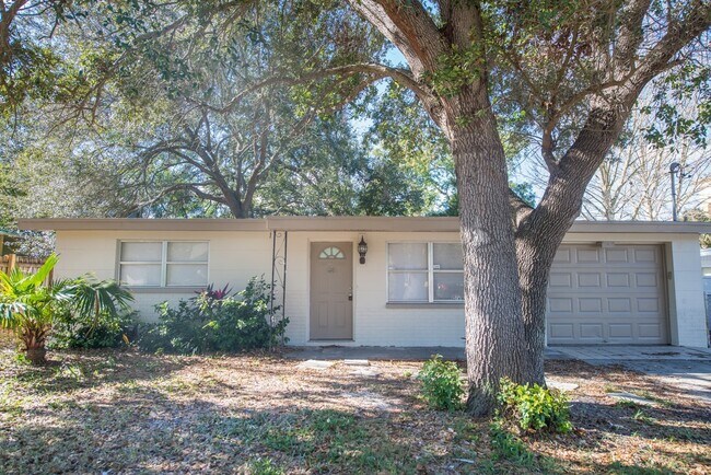 Building Photo - NEW PRICE! 2/1 AVAILABLE NOW!