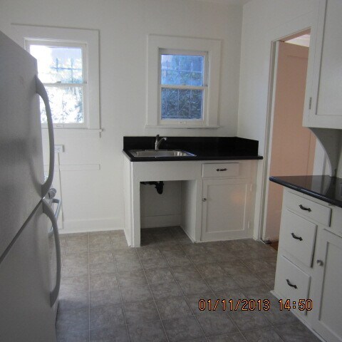 Building Photo - 948 N Martel Ave