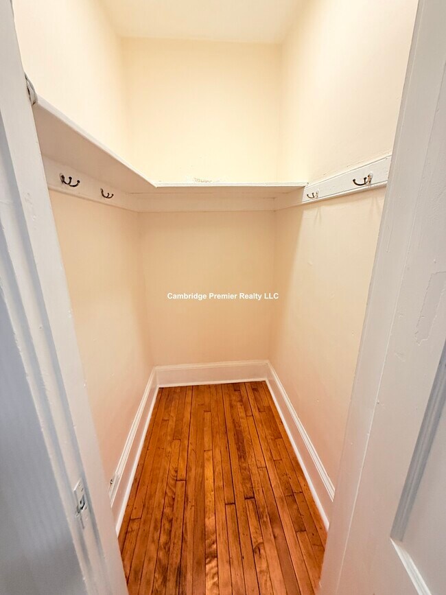 Foto del edificio - 22 Brainerd Rd