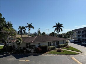 Building Photo - 581 Blue Heron Dr