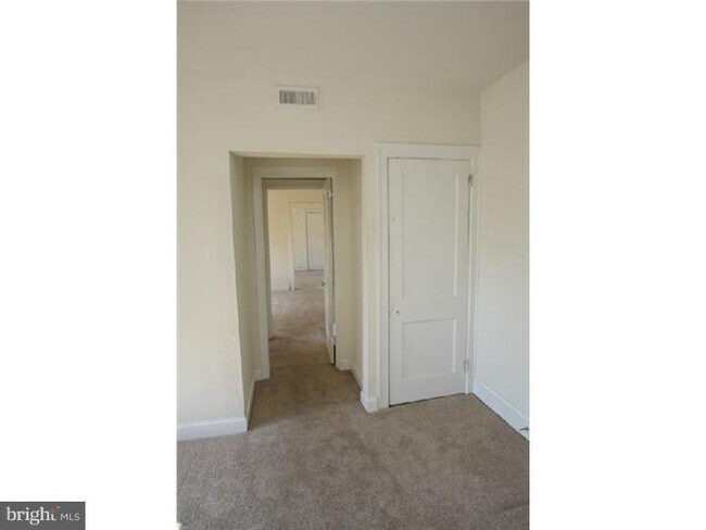 Foto del edificio - 1260 Oak Ln