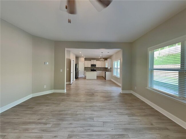 Building Photo - 511 Slyfox Ln
