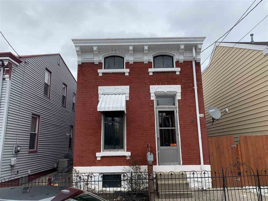 Primary Photo - 929 Boone St