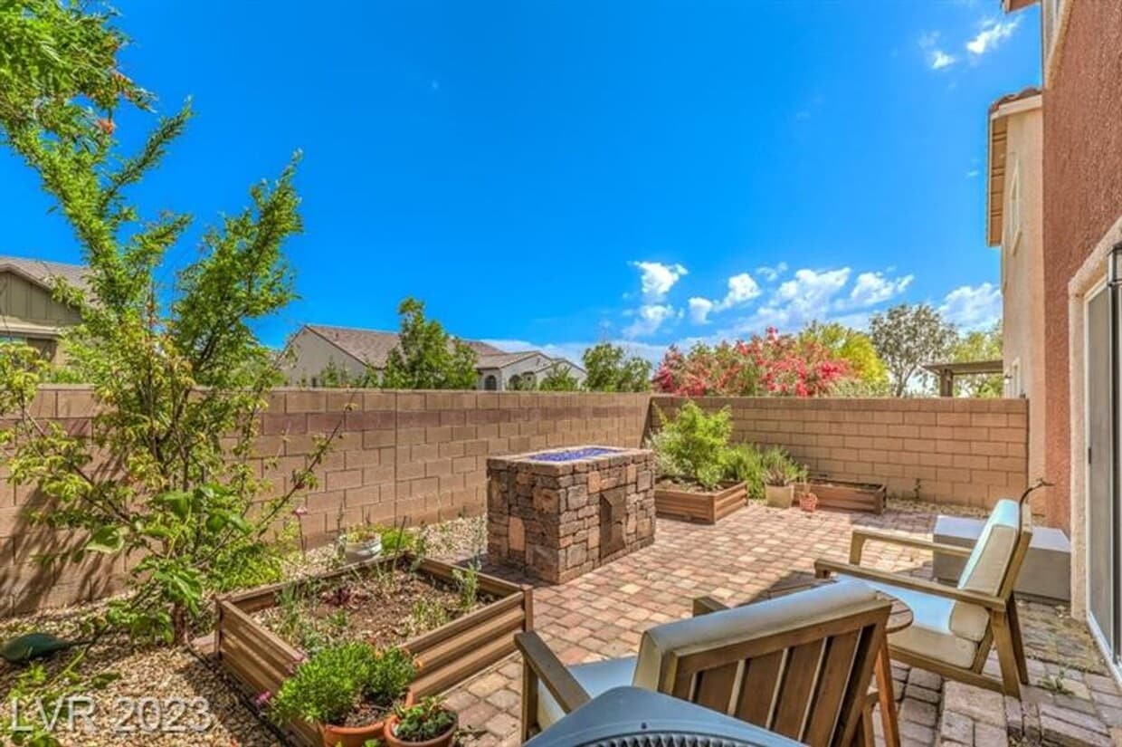 Building Photo - Sleek & Stylish 3-Bed Home with Gorgeous K...