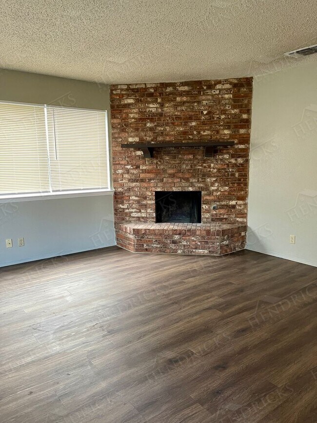 Building Photo - Echo Wind 8026-8024