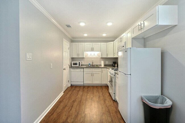 Building Photo - 2008