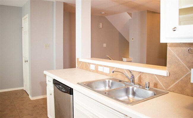 Foto del edificio - 1131 W 24th St