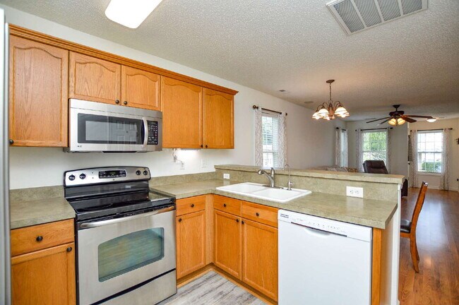 Foto del edificio - 3219 Cottage Rose Ln