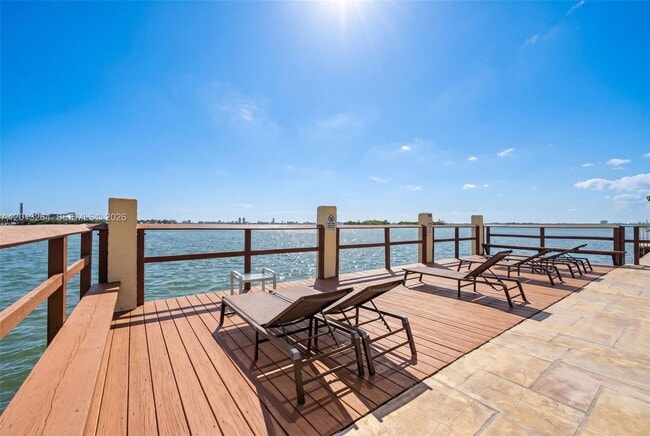 Building Photo - 7845 NE Bayshore Ct