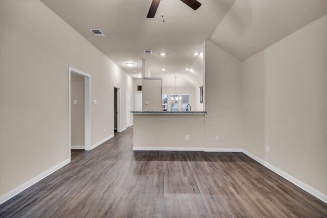 Foto del edificio - 6407 Hercules Ave