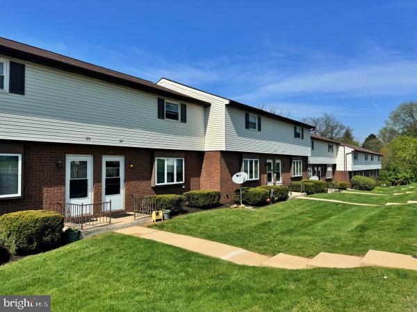 Primary Photo - 207 Catalpa Ln