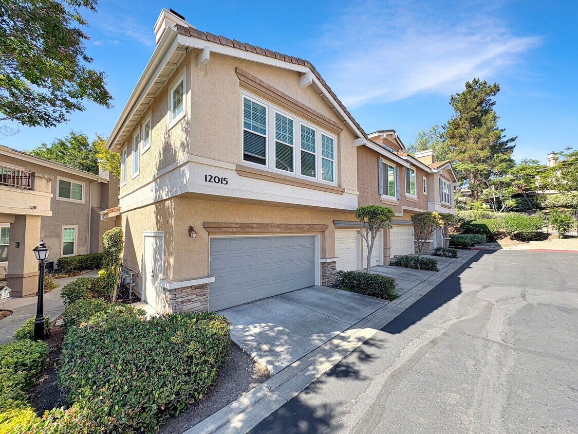 Foto principal - Stunning 3B/2.5BA Home in San Diego w/ Fir...
