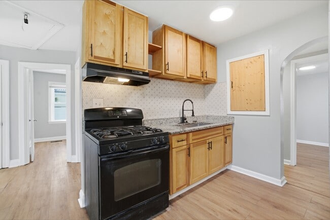 Photo - 1008 S 45th St House