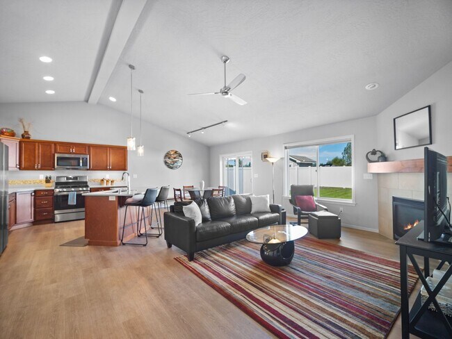 Foto del edificio - 3 bedroom/2 bathroom home in Spokane Valley