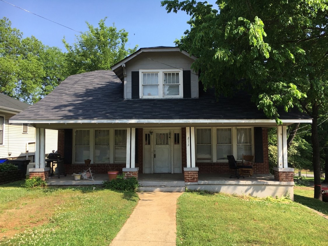 Primary Photo - 213 E Mattielou St