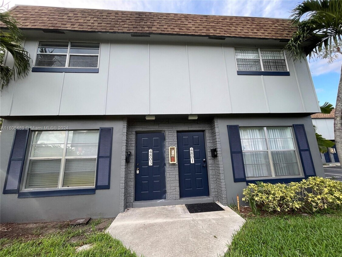 Primary Photo - 4803 NW 9th Dr