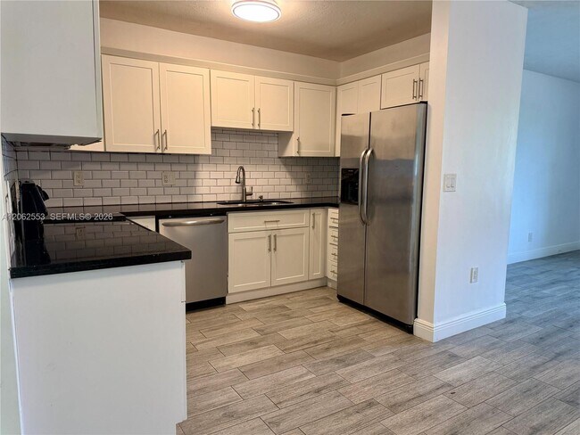 Foto del edificio - 3310 SW 92nd Pl