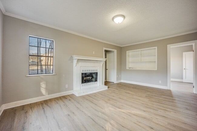 Building Photo - Freshly Updated 3 Bedroom House