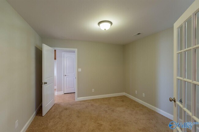 Foto del edificio - 6812 Wintercrest Way SE