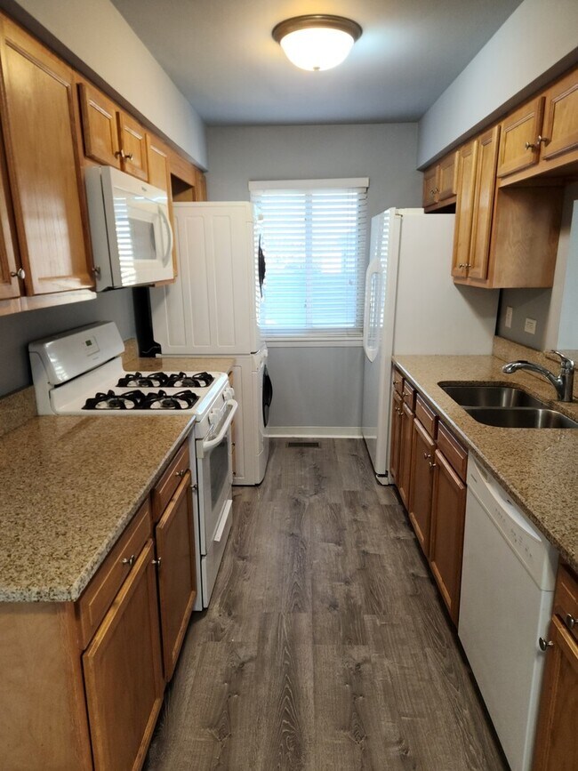 Building Photo - 1510 Cove Dr