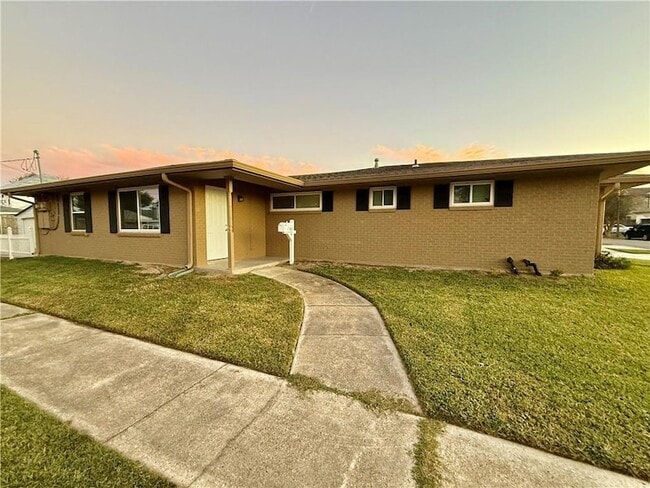 Building Photo - 1385 Cherokee Ave