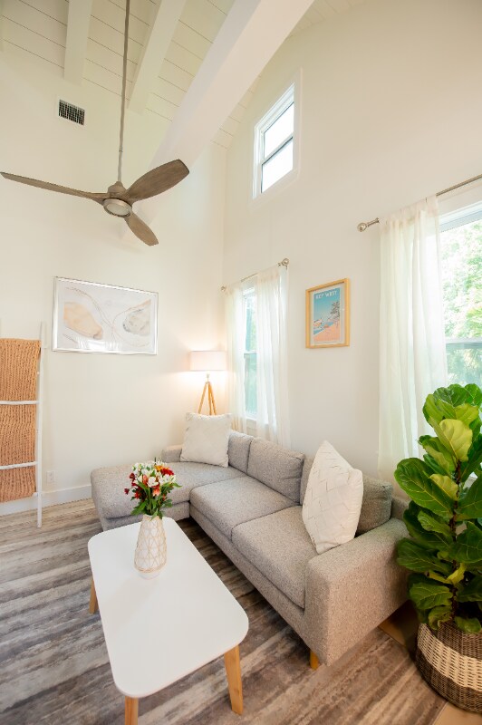 Building Photo - 611 Fleming St