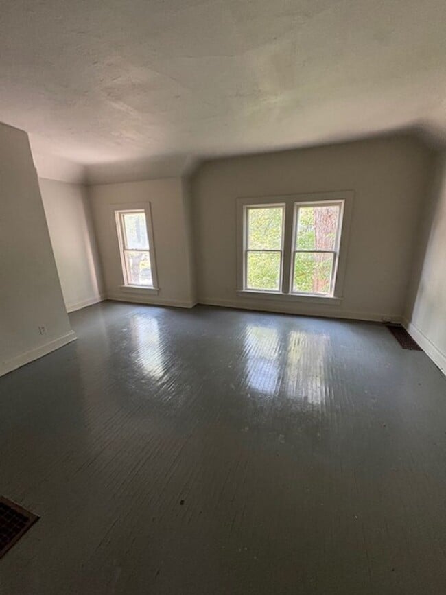 Building Photo - 308 W Creighton Ave