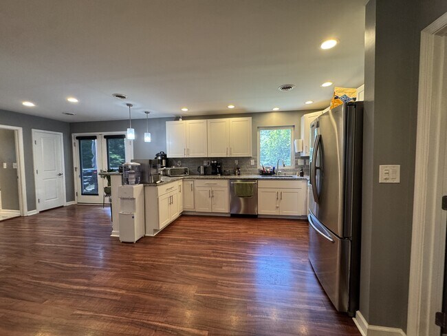 Foto del edificio - 12536 Ridge Rd